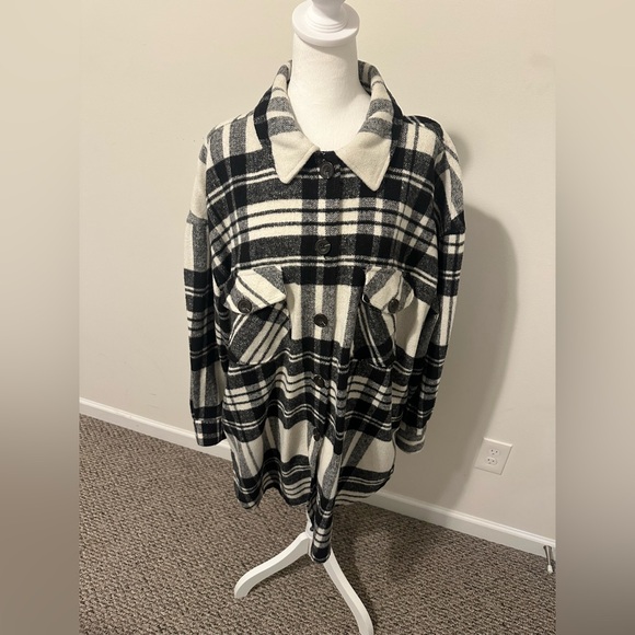 Black Tape_ Jackets & Blazers - Black Tape Black and White Plaid Shacket Size 2X
